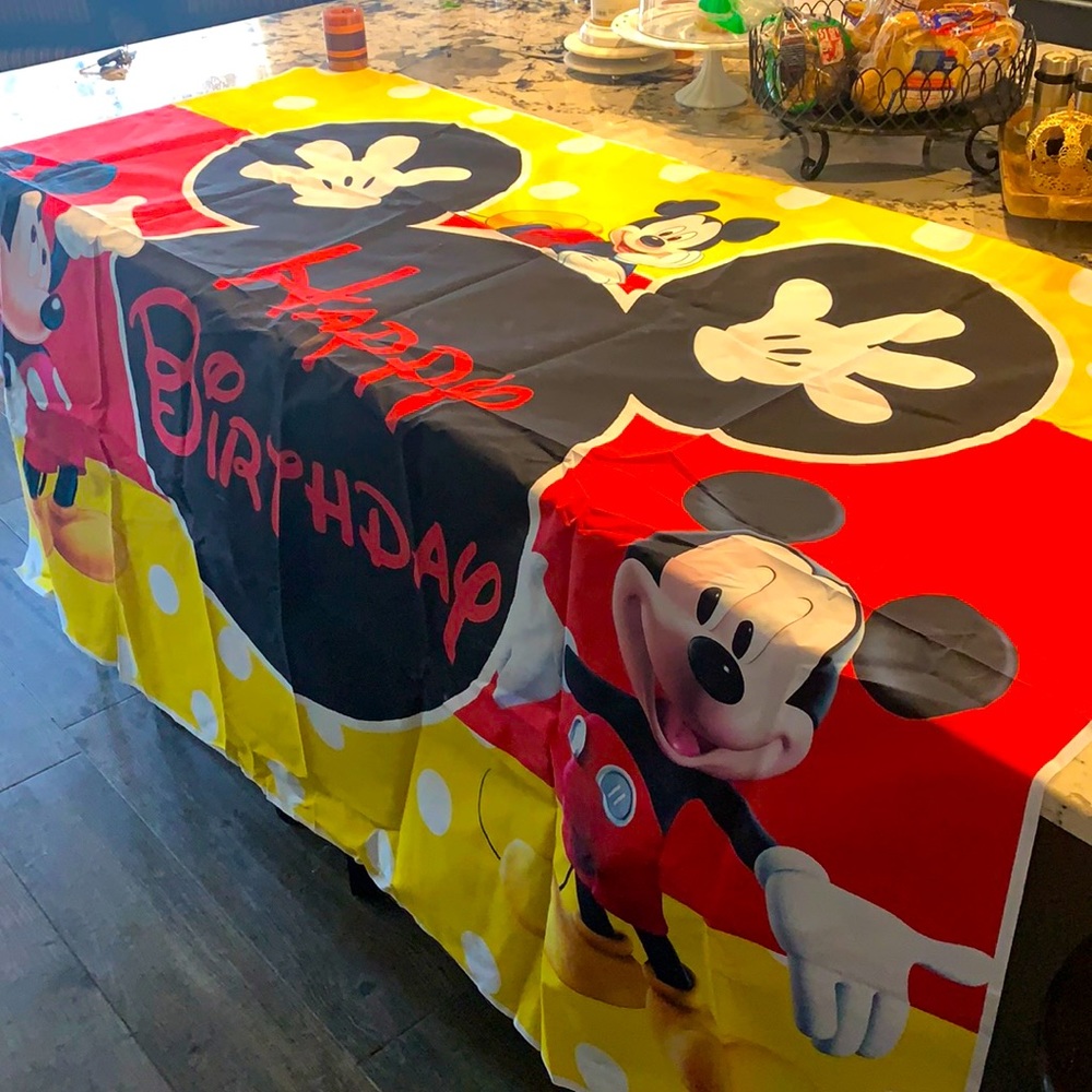 Mickey Mouse 5x7 photography party backdrop and balloons